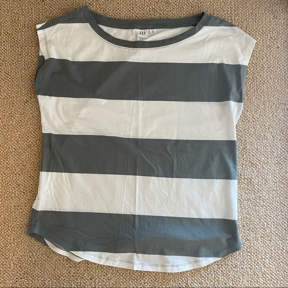 Gap t-shirt